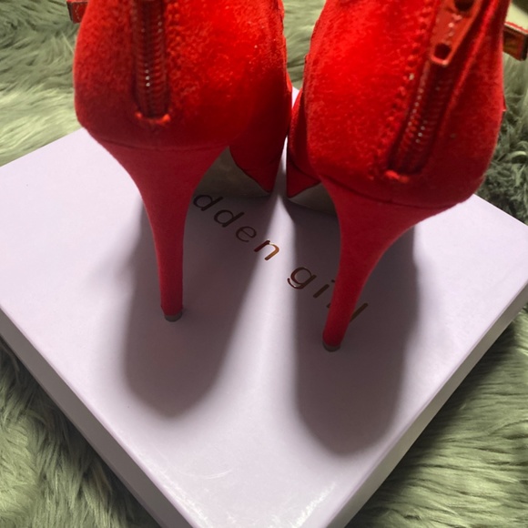 Red heels - Picture 3 of 7